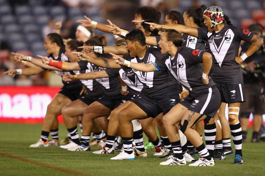NewCastle (Australia). La haka prima dell&#39;incontro di rugby femminile tra Australia e Nuova Zelanda (Getty Images)